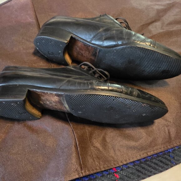 USED ELEGANT ROSETTI BLACK LEATHER DRESS SHOES, SIZE 8 main image 4